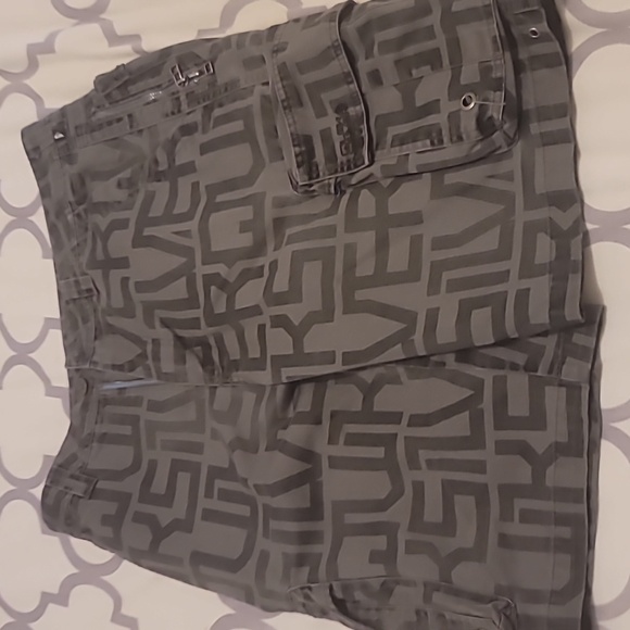 Quicksilver Gray Print Design Cargo Shorts Men's Size 32 - Picture 1 of 4